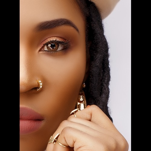 AK Songstress – Bossu (feat. Luther)(Prod. By B2) AK Songstress - Bossu (feat. Luther)(Prod. By B2)