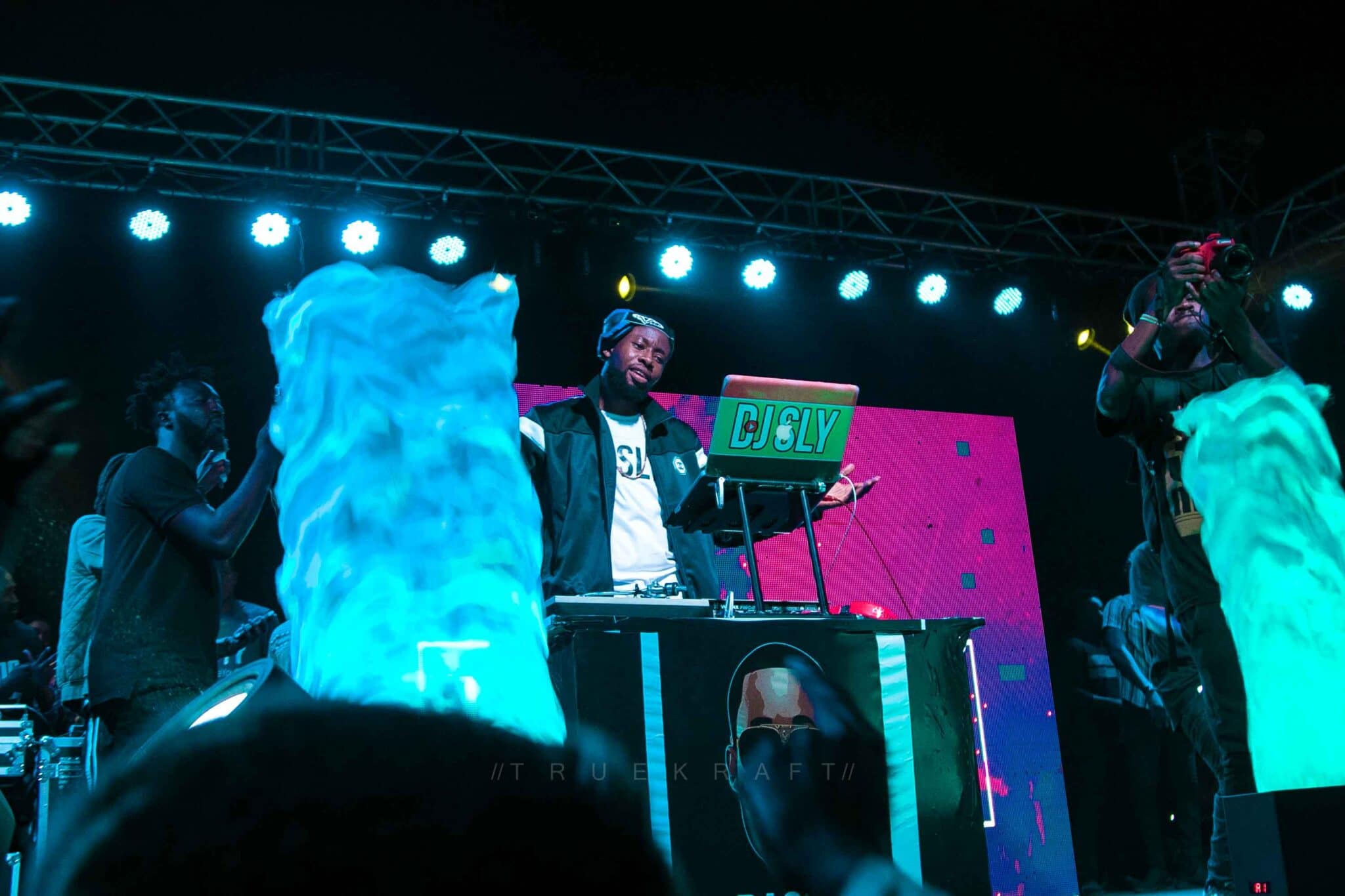 DJ Sly hosts biggest DJ Concert at West Hills Mall