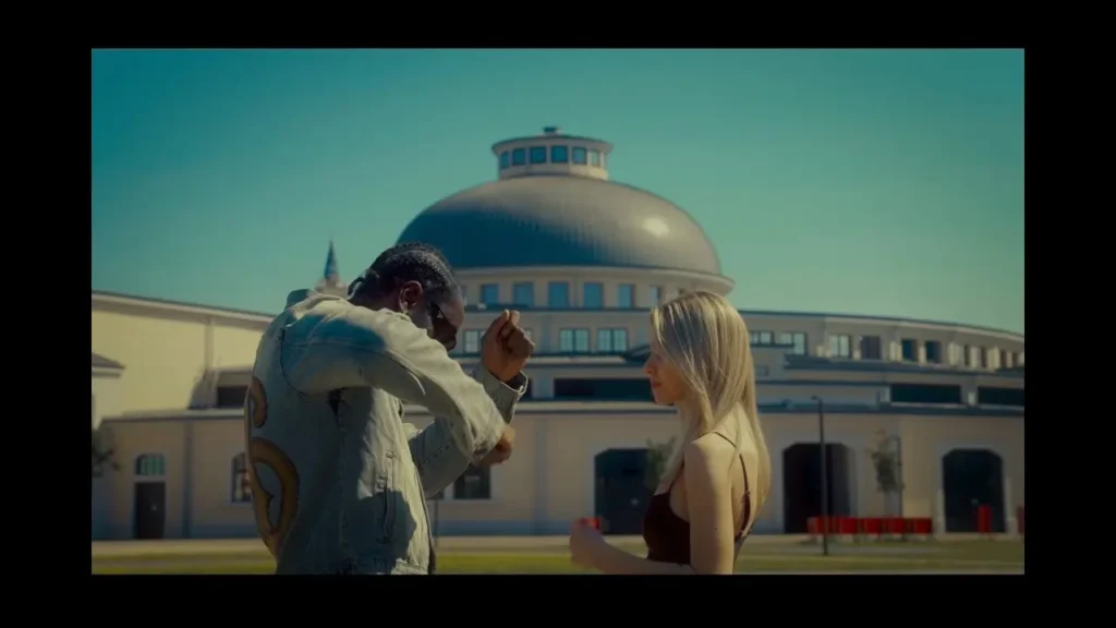 Pappy Kojo - Roomie [Feat. Kuami Eugene] (Visualizer)