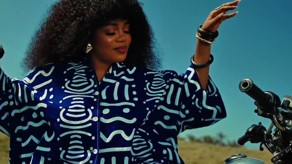 Mzbel - Leave Me (ft. Vacs) (Official Video)